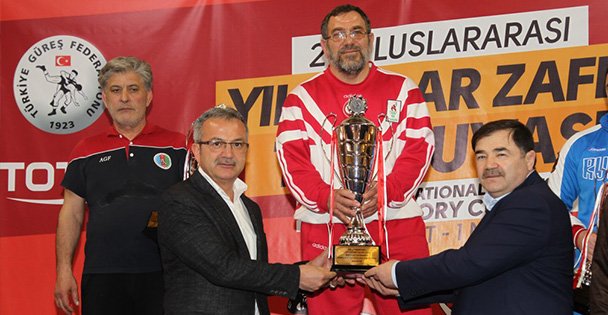 Güreş'in Yıldızlarına Ödüller Köşker'den