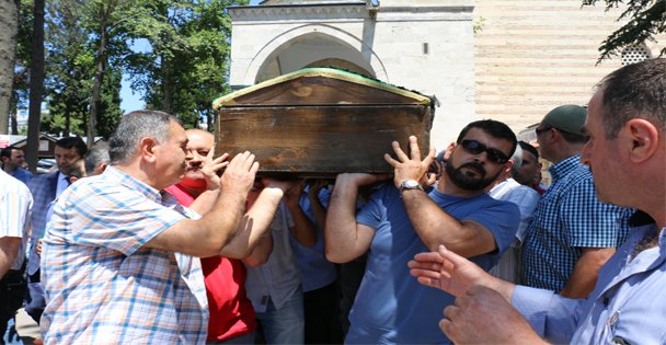 Gürkan annesini kaybetti!