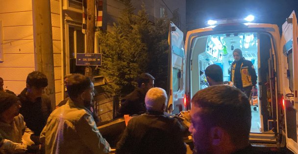 Hafif ticari araç ile motosiklet çarpıştı: 2 yaralı