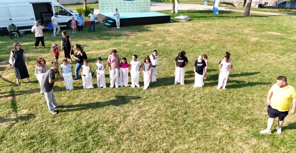 Halat çekme yarışının galibi Kandıralı çocuklar