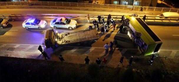 Halk otobüsü devrildi... Çok sayıda yaralı var!