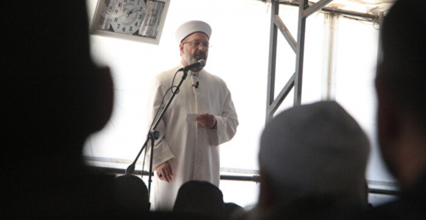 (HATAY-DRON) Diyanet İşleri Başkanı Erbaş, çadır mescitte cemaate cuma namazı kıldırdı (VİDEOLU HBAER)