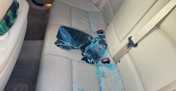 Hayalet ekran hırsızlığı: Otomobilin camını kırıp çaldılar