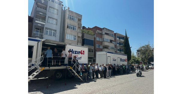 Hızır 41, Sındırgı'da depremzedelerin yanında