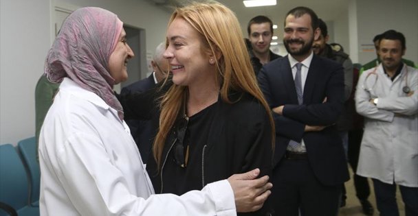 Hollywood yıldızı Lohan Suriyeli sığınmacıları ziyaret etti