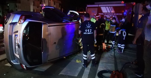 İki araç çarpıştı; 3 yaralı