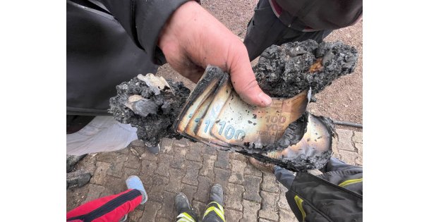 İki Katlı Binanın Çatısı Alev Alev Yandı: 30 Bin Tl'lik Birikimi Kül Oldu