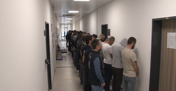 İkiz çekle araç dolandırıcılığı yapan 15 şüpheli tutuklandı