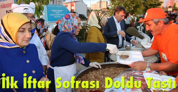 İlk İftar Sofrası Doldu Taştı