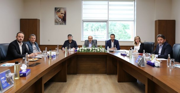 İnşaat sektörünün Kocaeli Ticaret Odası, Körfez Ticaret Odası ve Müteahhitler Birliği'ndeki temsilcileri KOTO'da bir kez daha bir araya gelerek sektörün sorunları- çözüm önerilerini masaya yatırdı