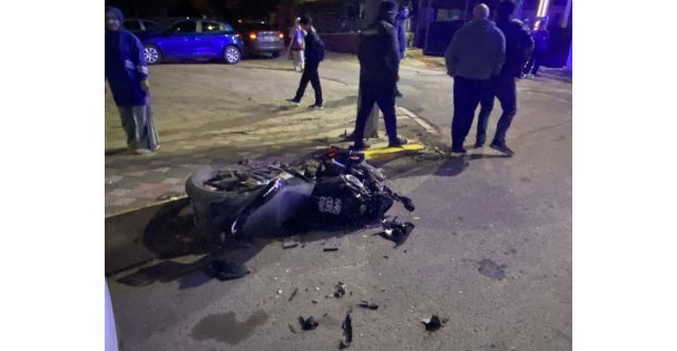 İş makinesi ile çarpışan motosikletli ağır yaralandı