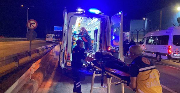 İşçi servisi yol ayrımındaki bariyere çarptı: 5 yaralı