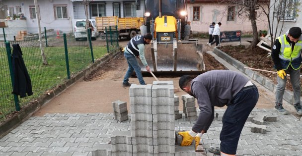 İstasyon Mahallesi 1405/2 Sokak'ta Parke Serimi Çalışması