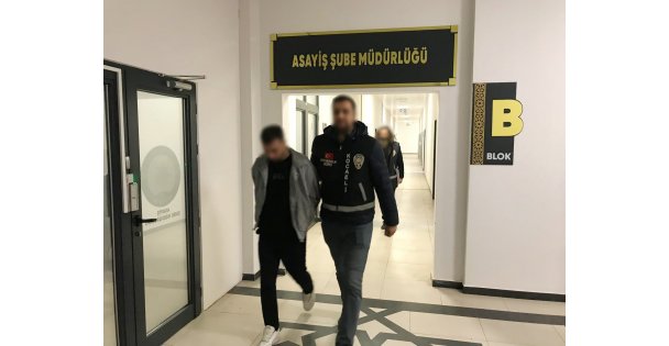 İterek çaldıkları otomobile 