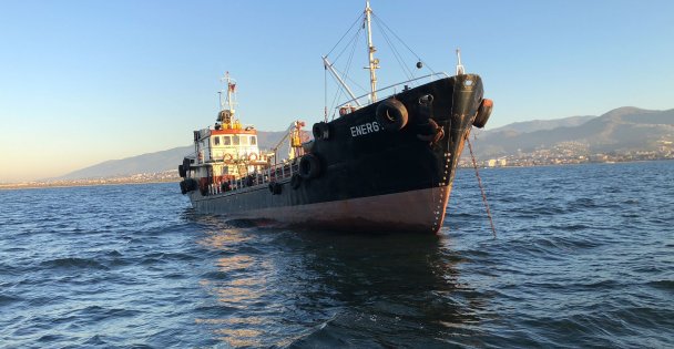 İzmit Körfezi'ni kirlettiği belirlenen gemiye 795 bin 175 lira ceza kesildi