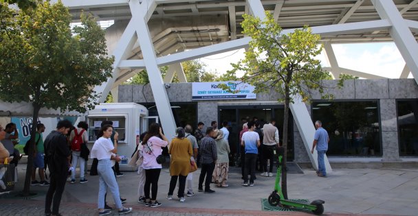 İzmit Seyahat Kartları Merkezi Öğrencilerle Dolup Taşıyor