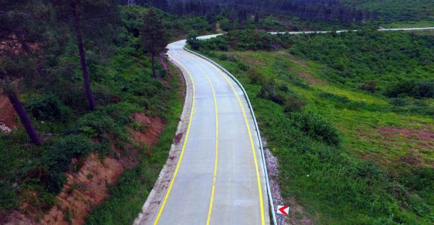 İzmit'te tablo güzelliğinde köy yolları yapılıyor