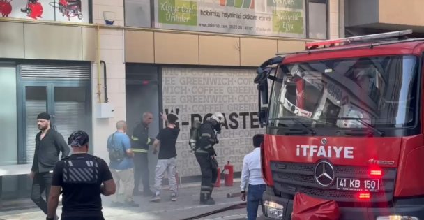 Kafenin deposunda yangın paniği