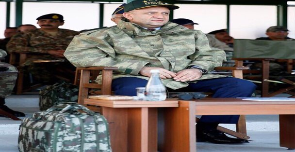 Kamuflajını giydi tatbikatı izledi!