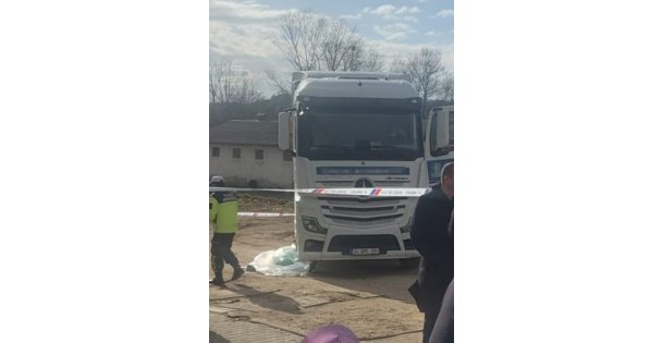Kamyonun altında kalan kadın hayatını kaybetti