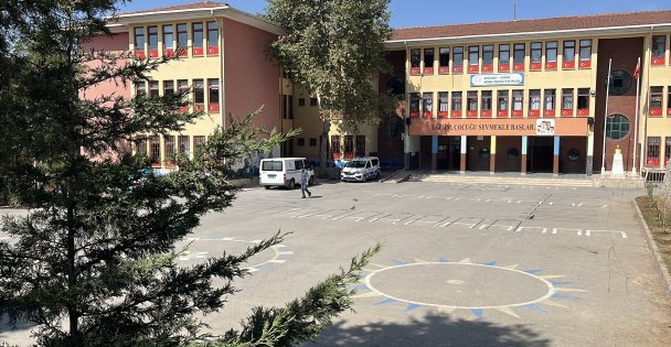 Kantinden ekler yiyen 5 öğrenci zehirlenme şüphesiyle hastaneye kaldırıldı