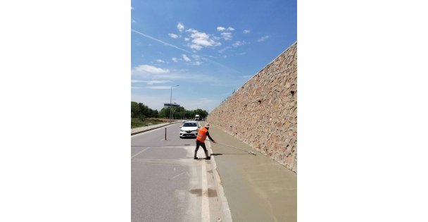 Kartepe İstasyon Mahallesi'nde yaya kaldırımı tamam