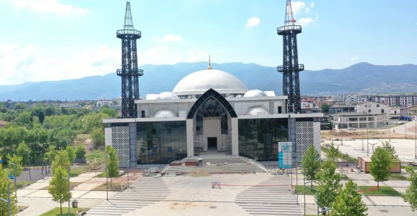 Kartepe Kent Meydanı Camii'nde hummalı çalışma