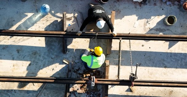 Kartepe Tramvay Hattı'nda raylar kaynak ile birleşiyor