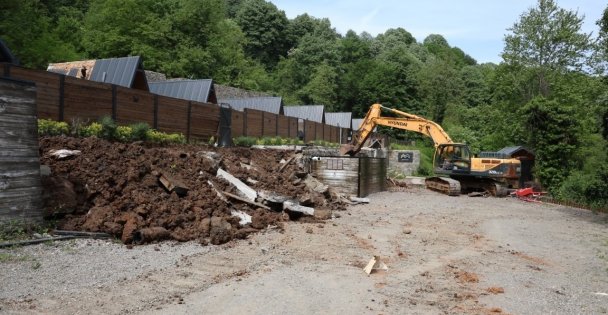 Kartepe'de kaçak bungalovlar yıkıldı
