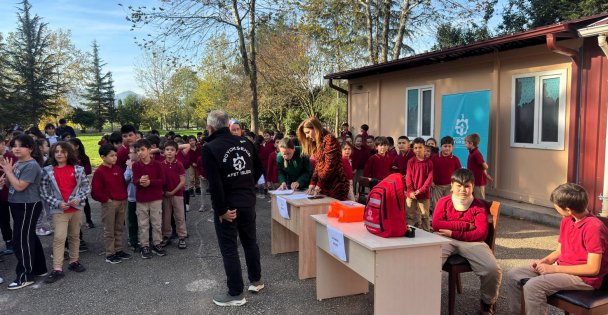 Kartepe'deki okullarda afet eğitimi ve tatbikatı