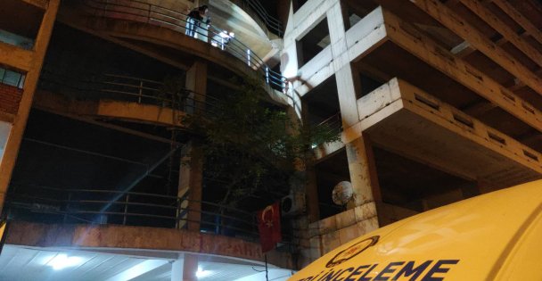 Katlı otoparktan düşen 35 yaşındaki şahıs ağır yaralandı