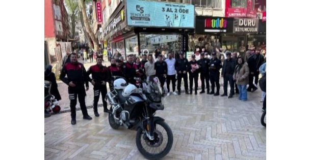 Kavga ihbarına gelen polise sürpriz kutlama