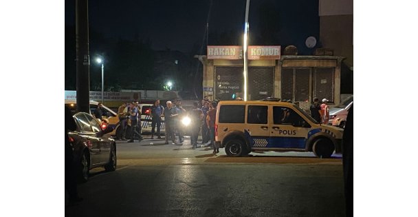 Kavgayı ayıran bekçi sırtından bıçaklandı