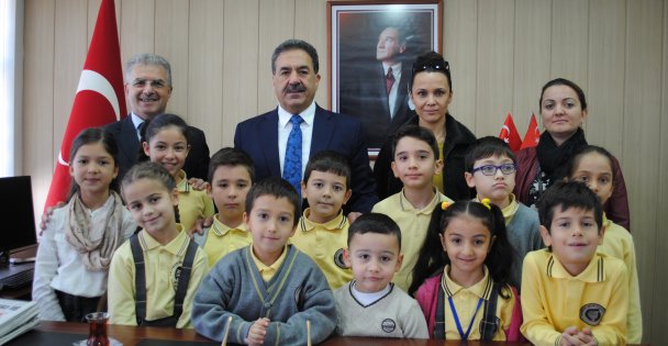 Kaymakam Güler'i okula davet ettiler