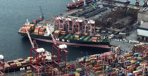 Kaza yapan gemiden akaryakıt sızıntısı