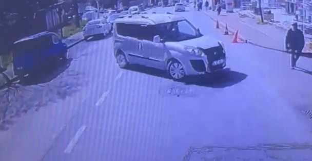 Kazada savrulan hafif ticari araç yayaya çarptı: 1 ölü