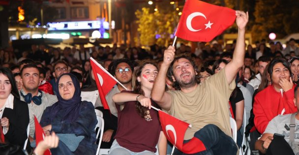 Kent Meydanı, 12 Dev Adam'ın final heyecanına sahne oldu