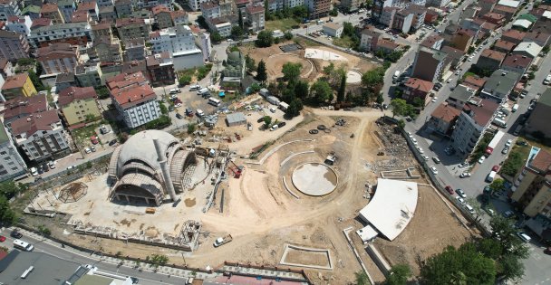 Kent meydanında çalışmalar hızla sürüyor