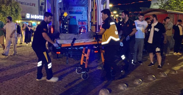 Kentin göbeğinde 17 yaşındaki genç bıçaklandı