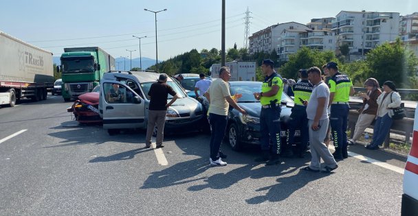 Kimsenin burnunun kanamadığı TEM'deki kazada 8 araç birbirine girdi