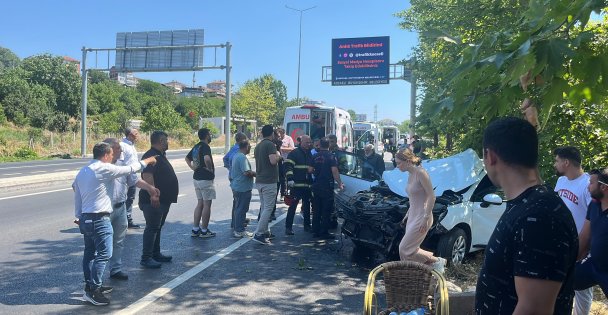 Kırmızı Işıkta Geçen Otomobil Yolun Karşısına Geçmek İsteyen Araca Çarptı: 5 Yaralı