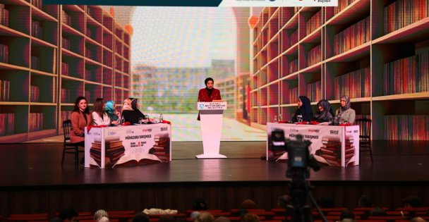 Kitap Fuarı'nda münazara ve müzikal tiyatro bir arada