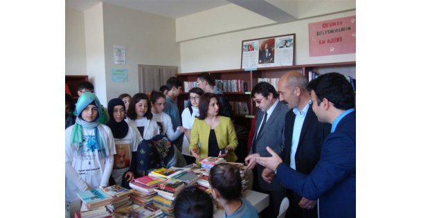 Kitaplarına kavuştular