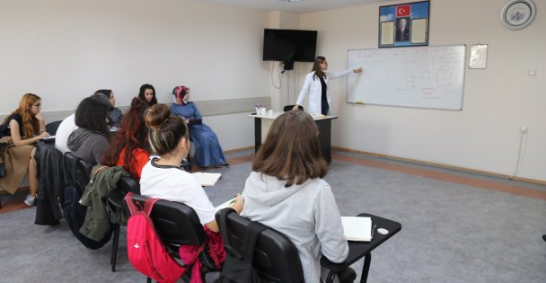 KO-MEK, kariyere ve eğitime destek veriyor;  Yabancı dil KO-MEK'le öğreniliyor