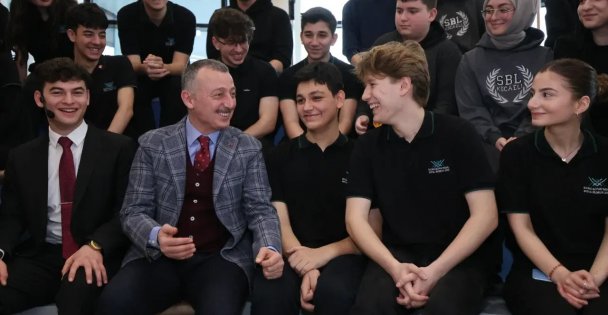 Kocaeli Büyükşehir Belediyesi'nden dev eğitim desteği. Bu yıl 30 bin öğrenci, 392 milyon TL alacak;  Başkan Büyükakın, ilk taksitlerin yattığını açıkladı