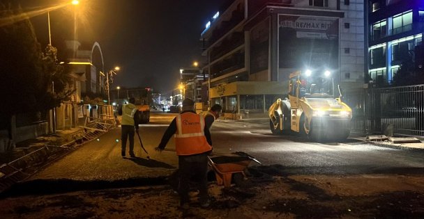 Kocaeli Büyükşehir'de hizmetin gecesi gündüzü yok;  Şehir uykuda, Büyükşehir 7/24 iş başında