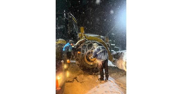 Kocaeli Büyükşehir'in araçları hizmette kar kış dinlemiyor