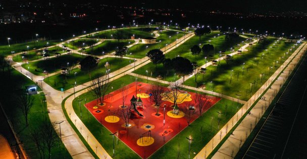 Kocaeli gündüz başka gece başka güzel;  Büyükşehir'in projeleri ışıltılı bir manzara sunuyor