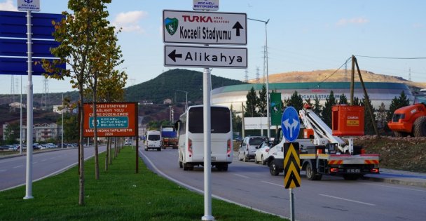 Kocaeli Stadı'nın yeni isim tabelaları monte edildi