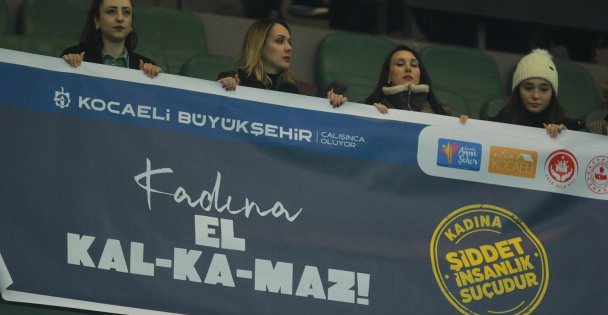 Kocaeli Stadyumu'nda kadına şiddete karşı güçlü mesaj verildi;  'Kadına el kalkamaz”